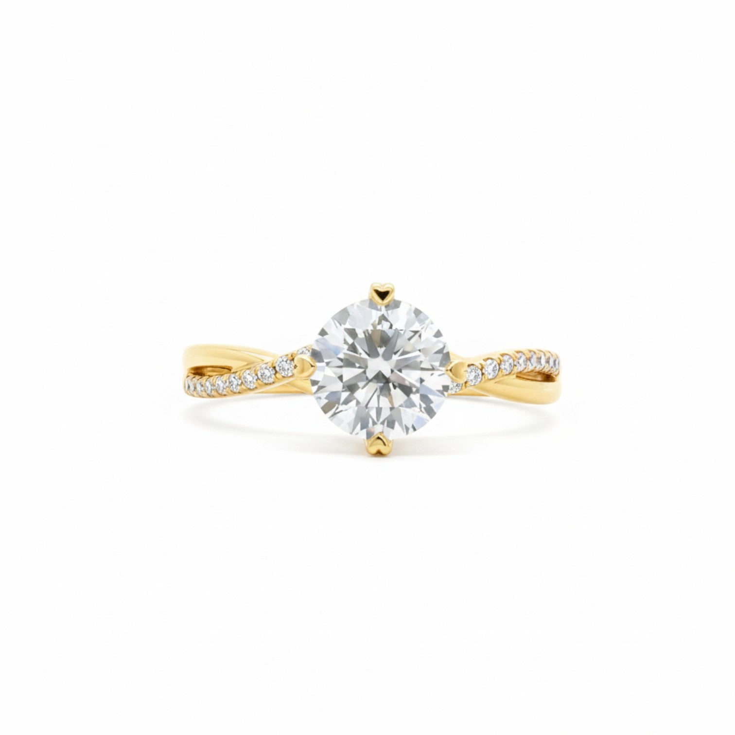 A twisted-band engagement ring with a round diamond and 4 heart prongs in classic 18K yellow gold — Diamond Ateliers.